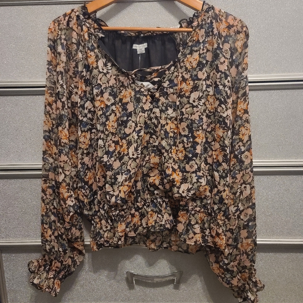 AMERICAN EAGLE BLOUSE SIZE LARGE